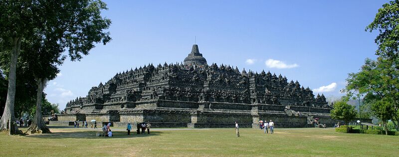Файл:Borobudur-Nothwest-view.jpg