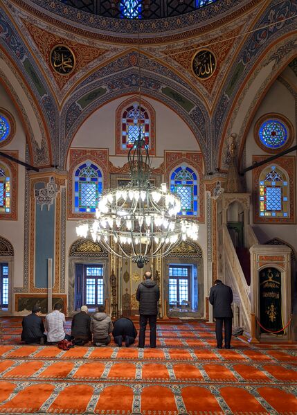 Файл:Sinan Pasha Mosque, interior.jpg